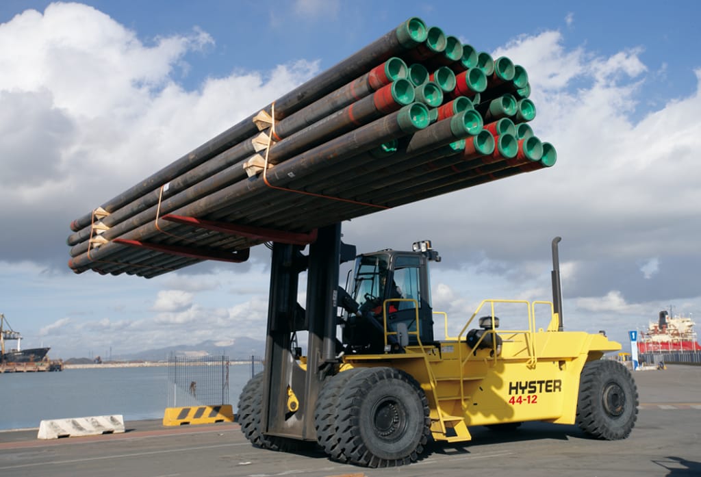 Hyster 44-12 forklift with steel pipes